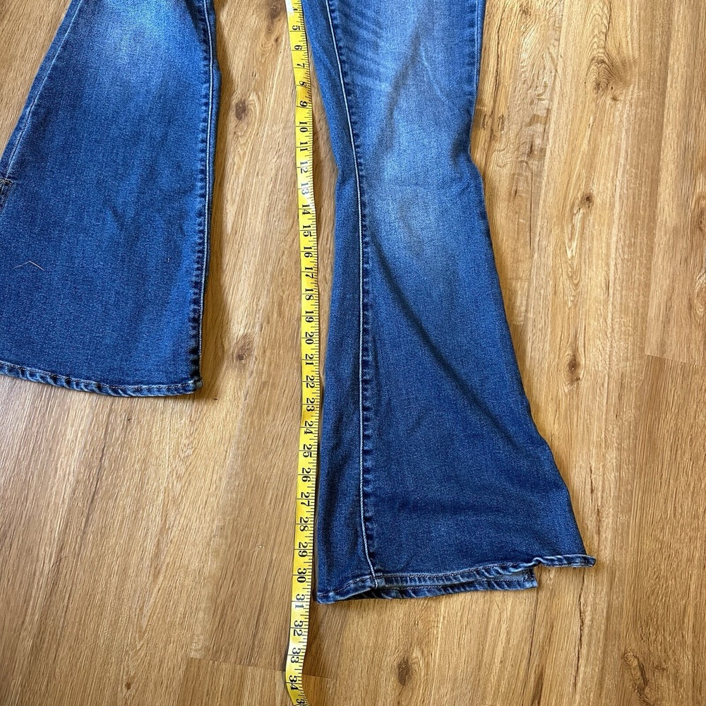 SO Button Fly Flare Leg Jeans Women's Size 9 Med Wash Blue Denim 29x31 Kendrick‎ - Picture 11 of 16